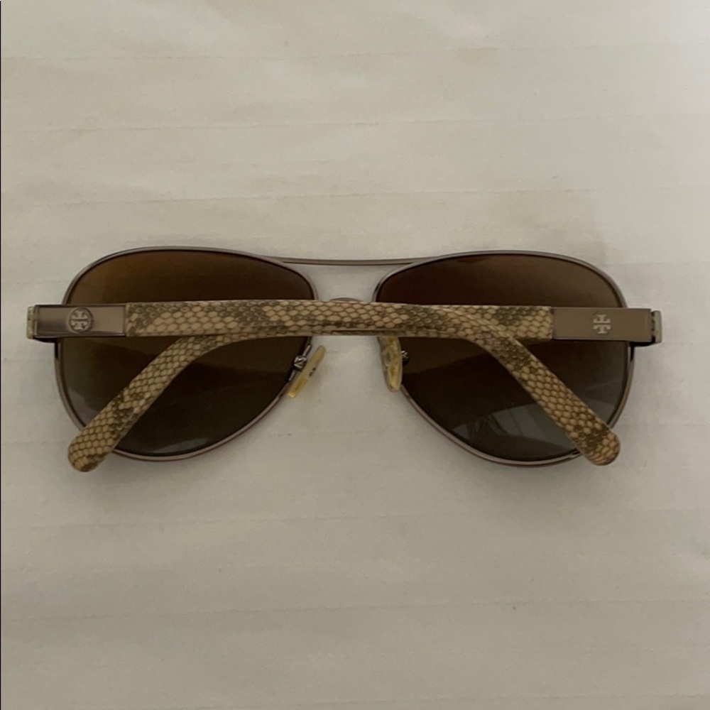 ❌SOLD❌ Tory Burch Snakeskin Aviator Sunglasses - Picture 3 of 10